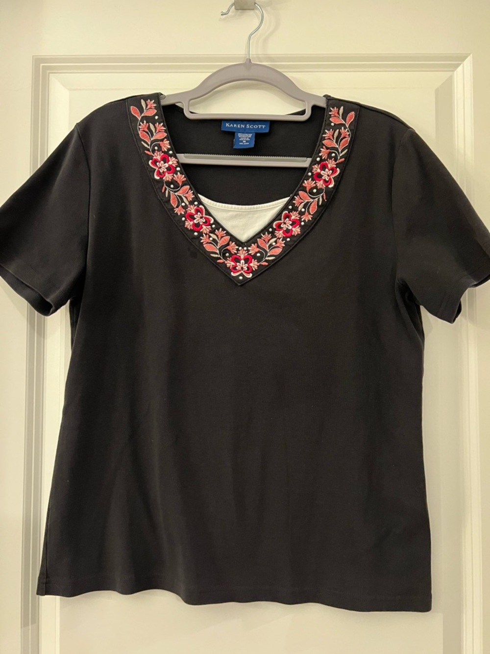 Karen Scott Black Short-Sleeve V-Neck Top with Pink & Red Floral Trim - Like New